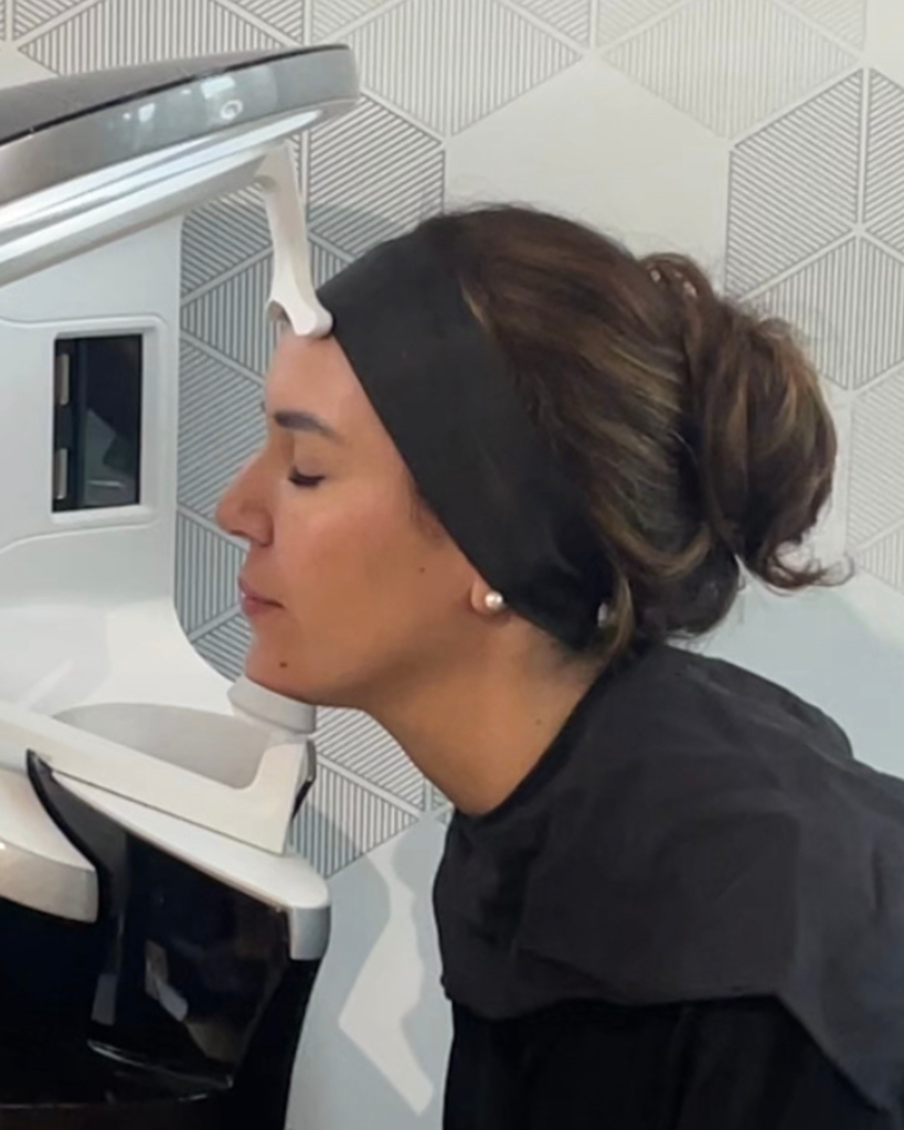 Visia Skin Scan apparaat voor geavanceerde huidanalyse bij SKINSIS