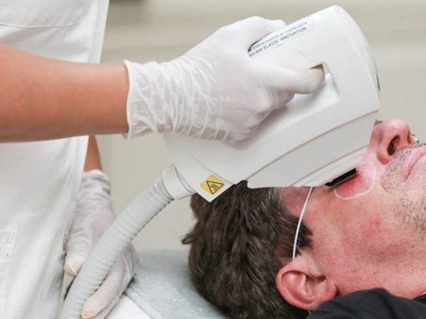 Huidbehandeling bij SKINSIS Clinic